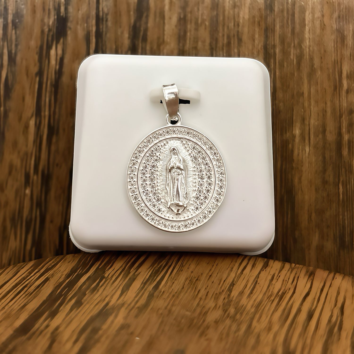 Dije Medalla Micropabe Virgen de Guadalupe, mide 2.5cm, Plata Mexicana 925