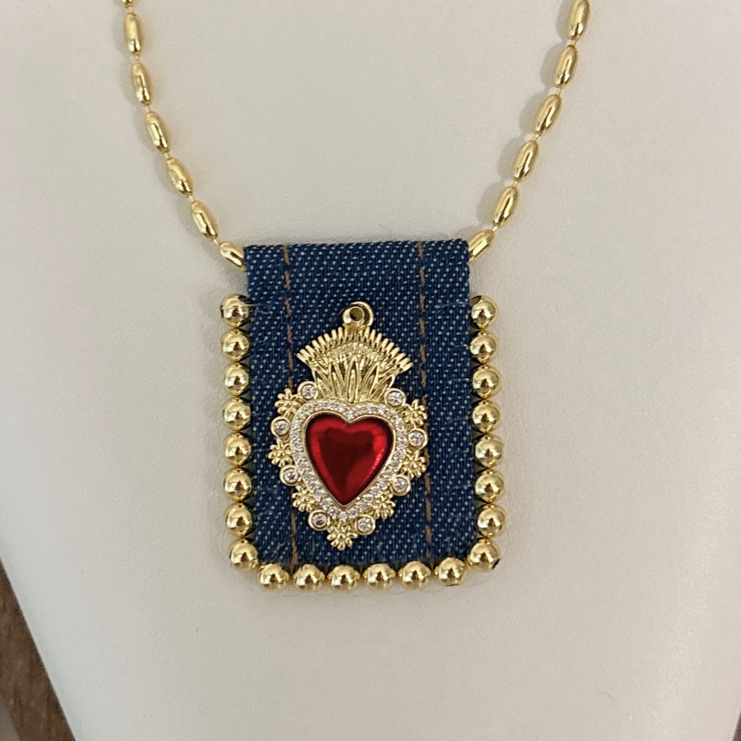 Collar Escapurario Demi Brass Plated Corazon Corona