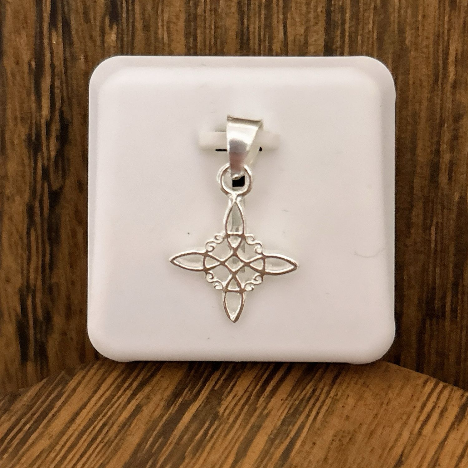 Dije Nudo de Bruja mide 2.5CM, Plata 925 Mexicana