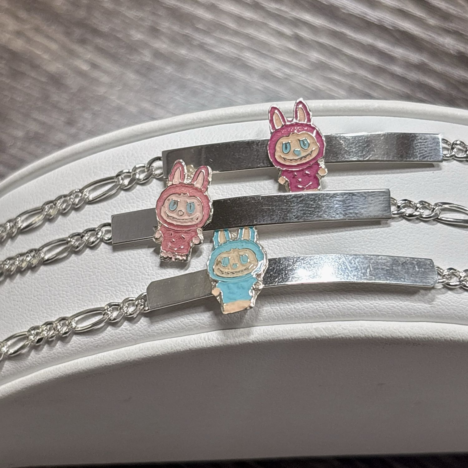 Pulsera Figaro con placa Peluche 5" de largo, 3mm de ancho, Plata 925 MX