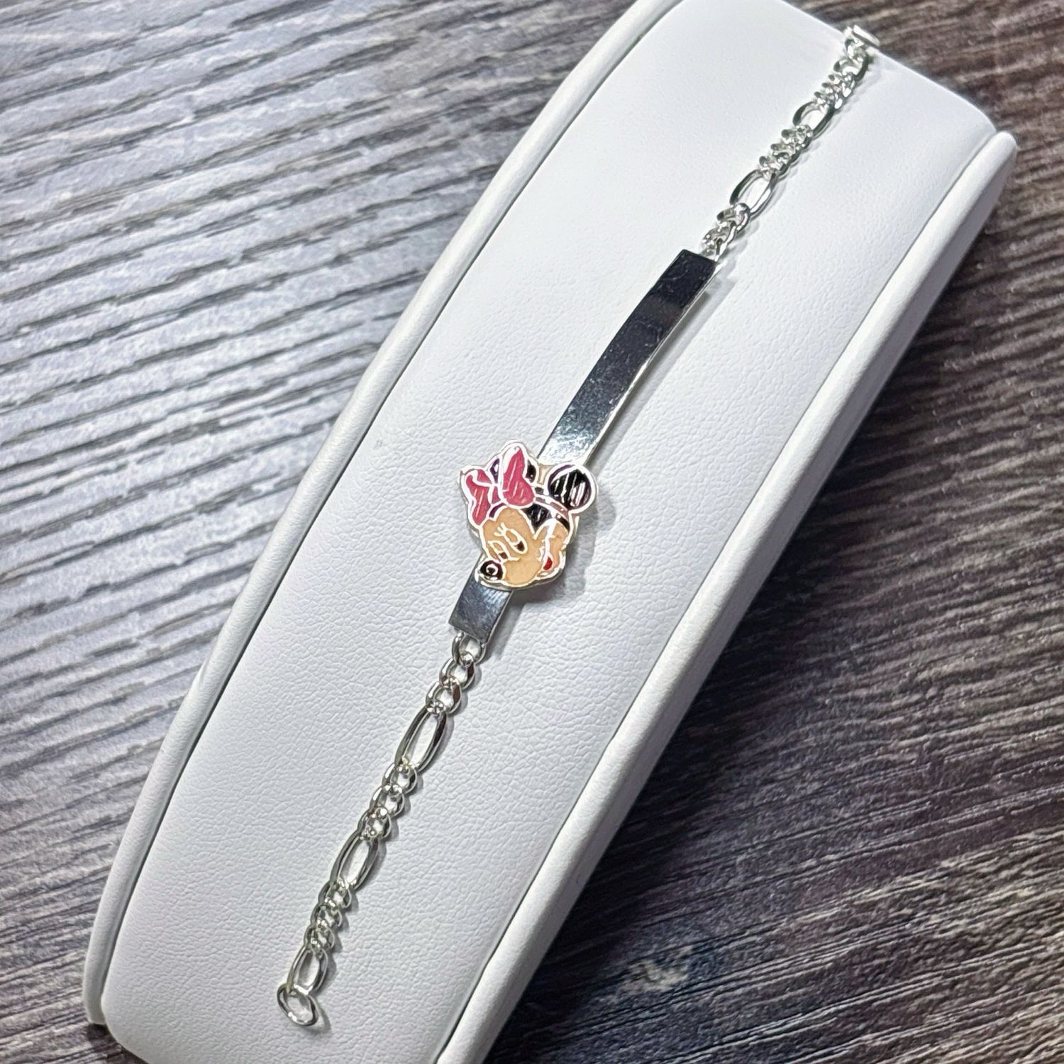 Pulsera Figaro con placa Ratoncita  5" de largo, 3mm de ancho, Plata 925 MX