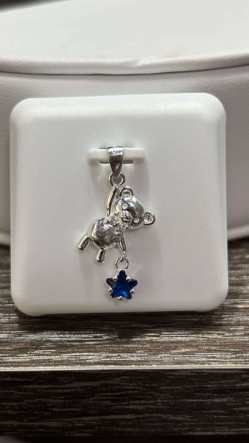 Dije Osito con Estrella Azul ,mide 2.5cm  Plata 925 Mexicana
