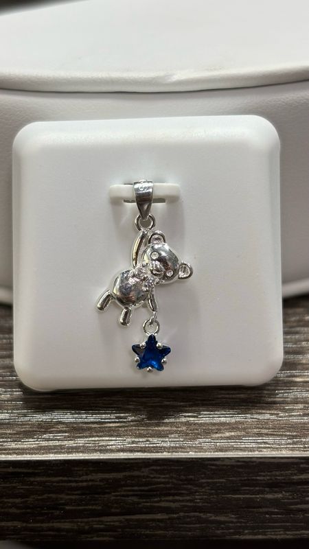Dije Osito con Estrella Azul ,mide 2.5cm  Plata 925 Mexicana