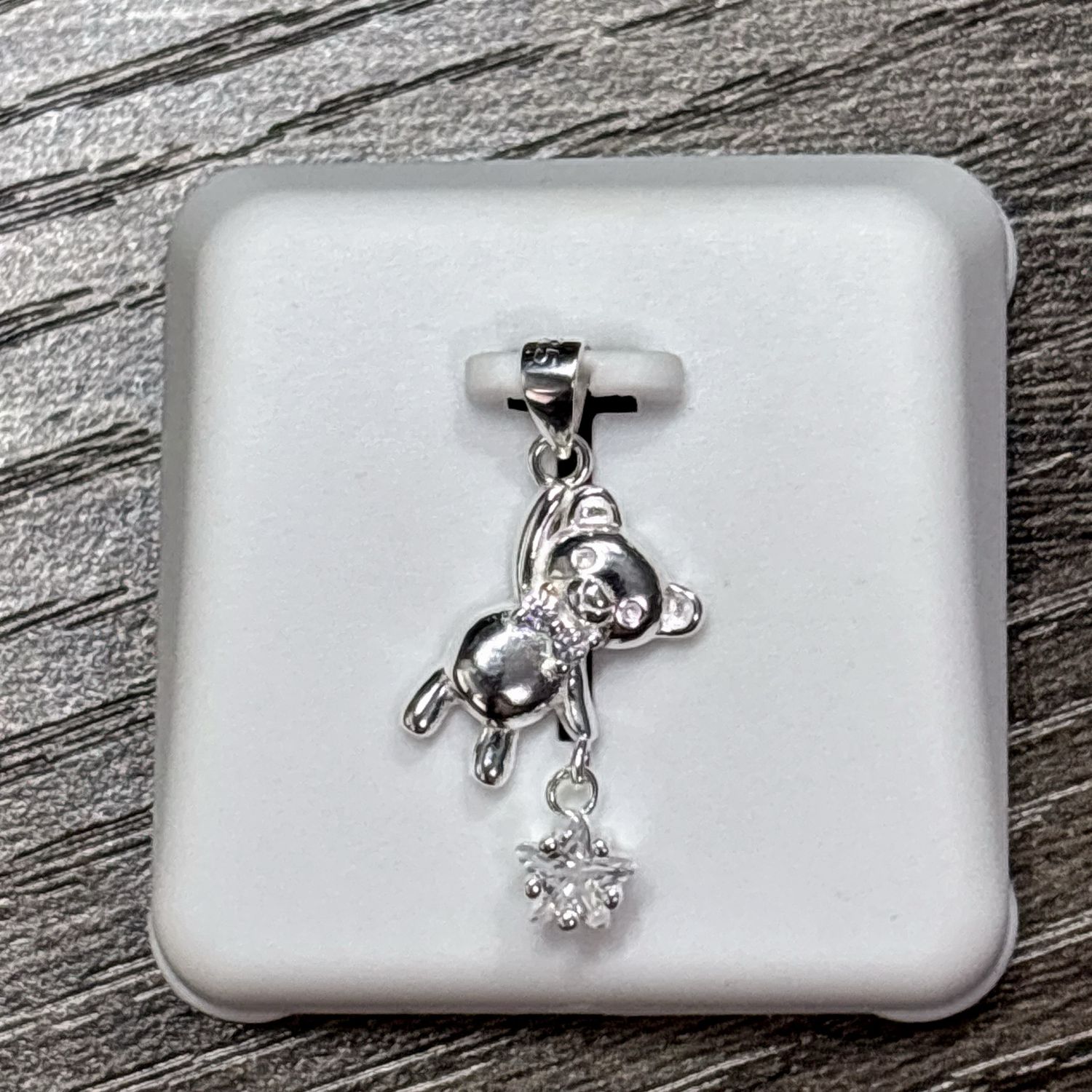 Dije Osito con Estrella Blanca ,mide 2.5cm  Plata 925 Mexicana