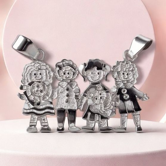 Dije Cuatro Niñas mide 4cm, Plata 925 Mx