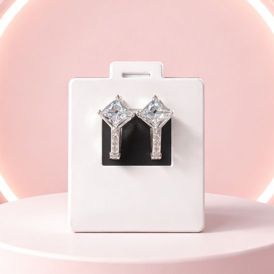 Huggie corte princesa zirconia Blanca mide 2cm Plata 925 MX