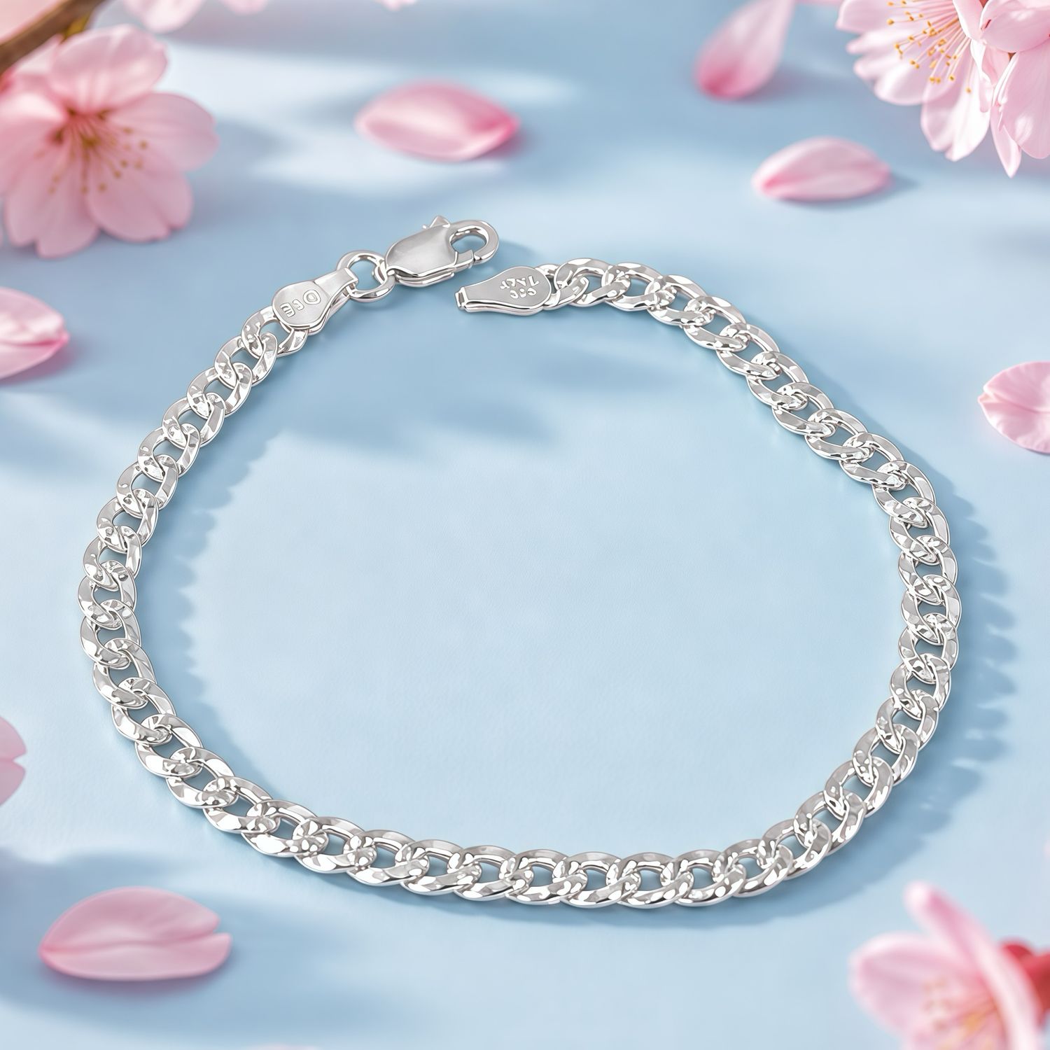 Pulsera estilo Cubano  Micropabe mide 4mm de ancho  mide 7"de largo  Plata 925 Italiana