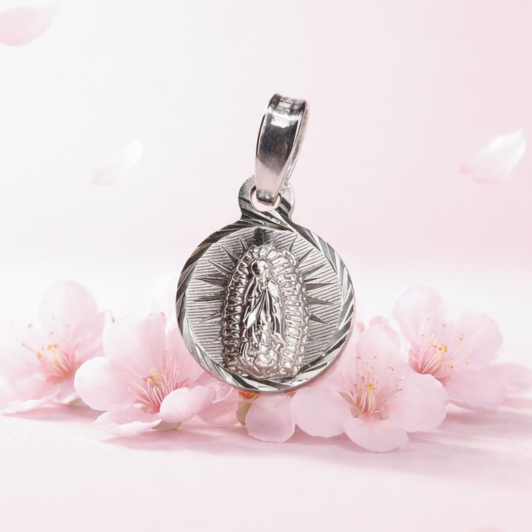 Medalla Diamantada  MINI Virgen de Guadalupe  mide 1.5cm  ideal para cadenas de 3mm o menos Plata 925 Mexicana