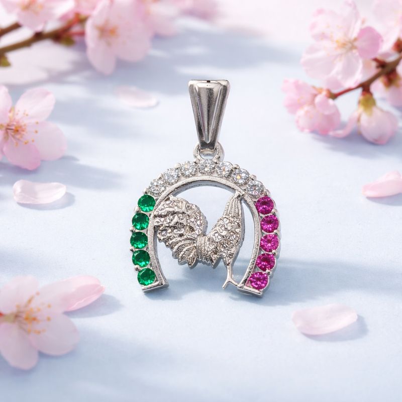 Dije Herradura con Gallito Tricolor mide 3cm Plata 925