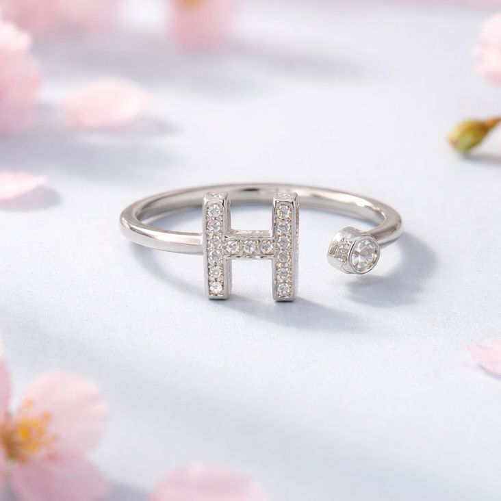 Anillo Micropabe Letra "H" Plata 925. Ajustable entre talla 6 &amp; 7