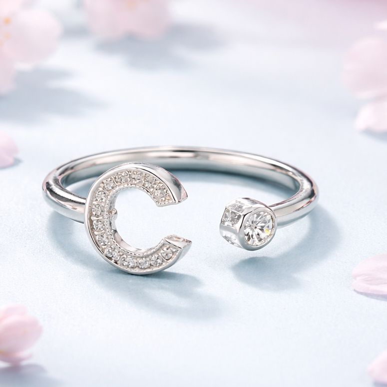 Anillo Micropabe Letra "C"  plata 925. Ajustable entre talla 6 &amp; 7