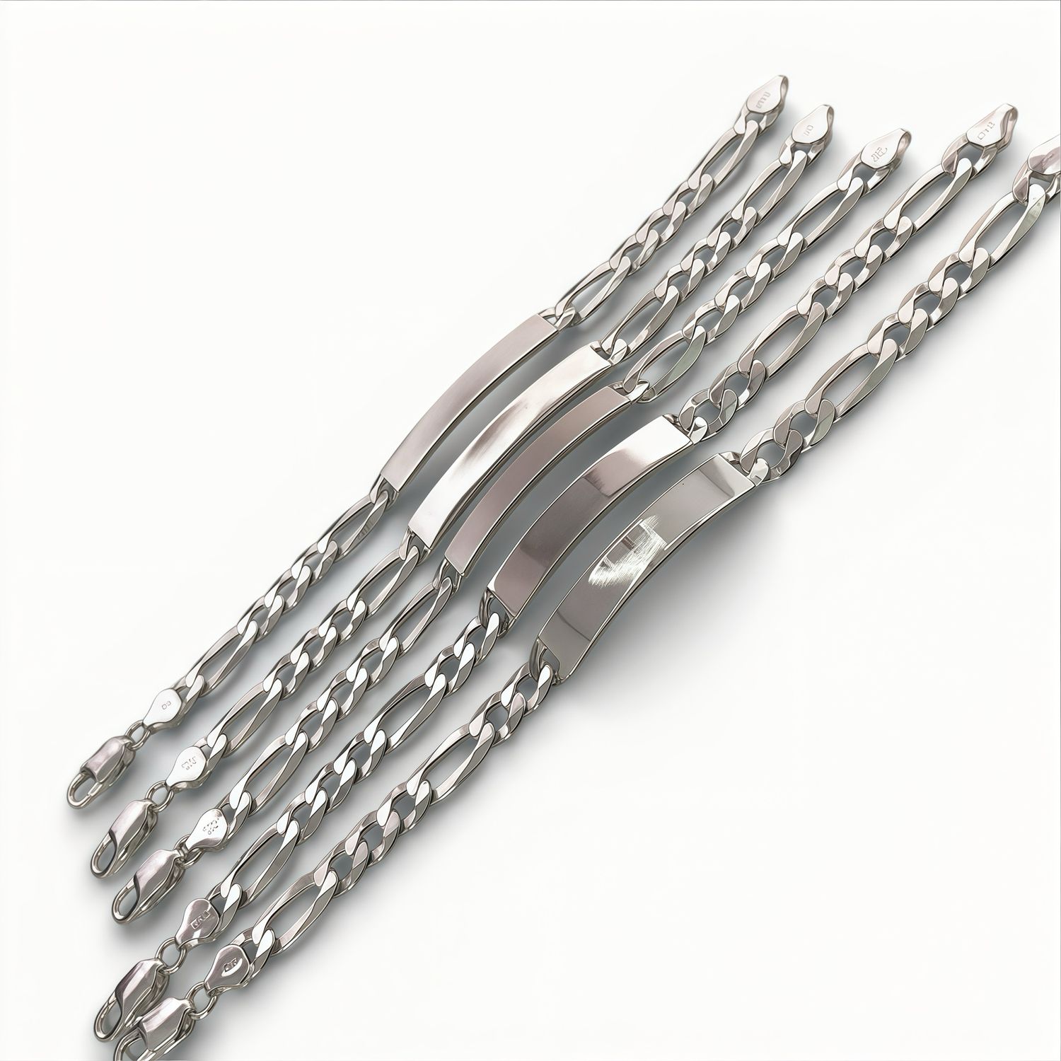 Pulsera con Placa estilo Figaro, 6mm de ancho, mide 8" de largo, en plata 925 Mexicana.