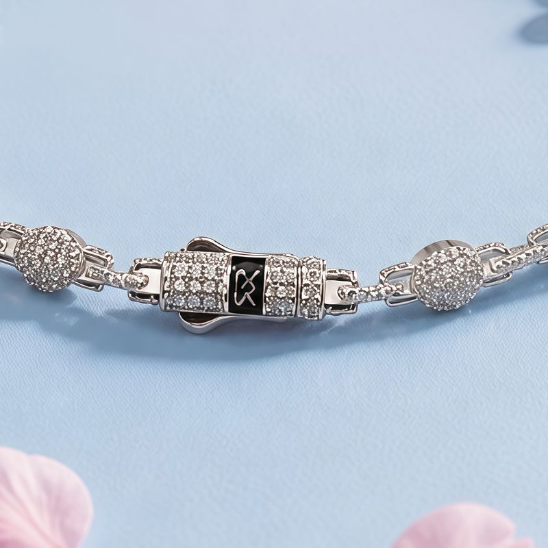 Pulsera  Monac. Triple Cruz   8'' de largo.  Plata 925 K