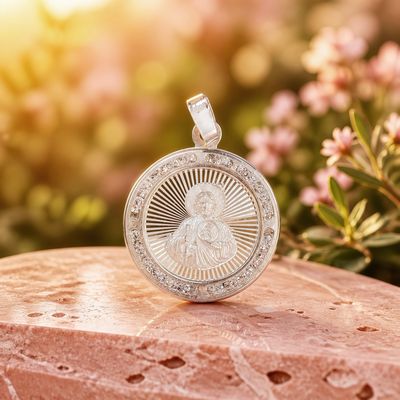 Dije Medalla Diamantada San Judas  mide 2cm, ideal para cadena 3mm o menos