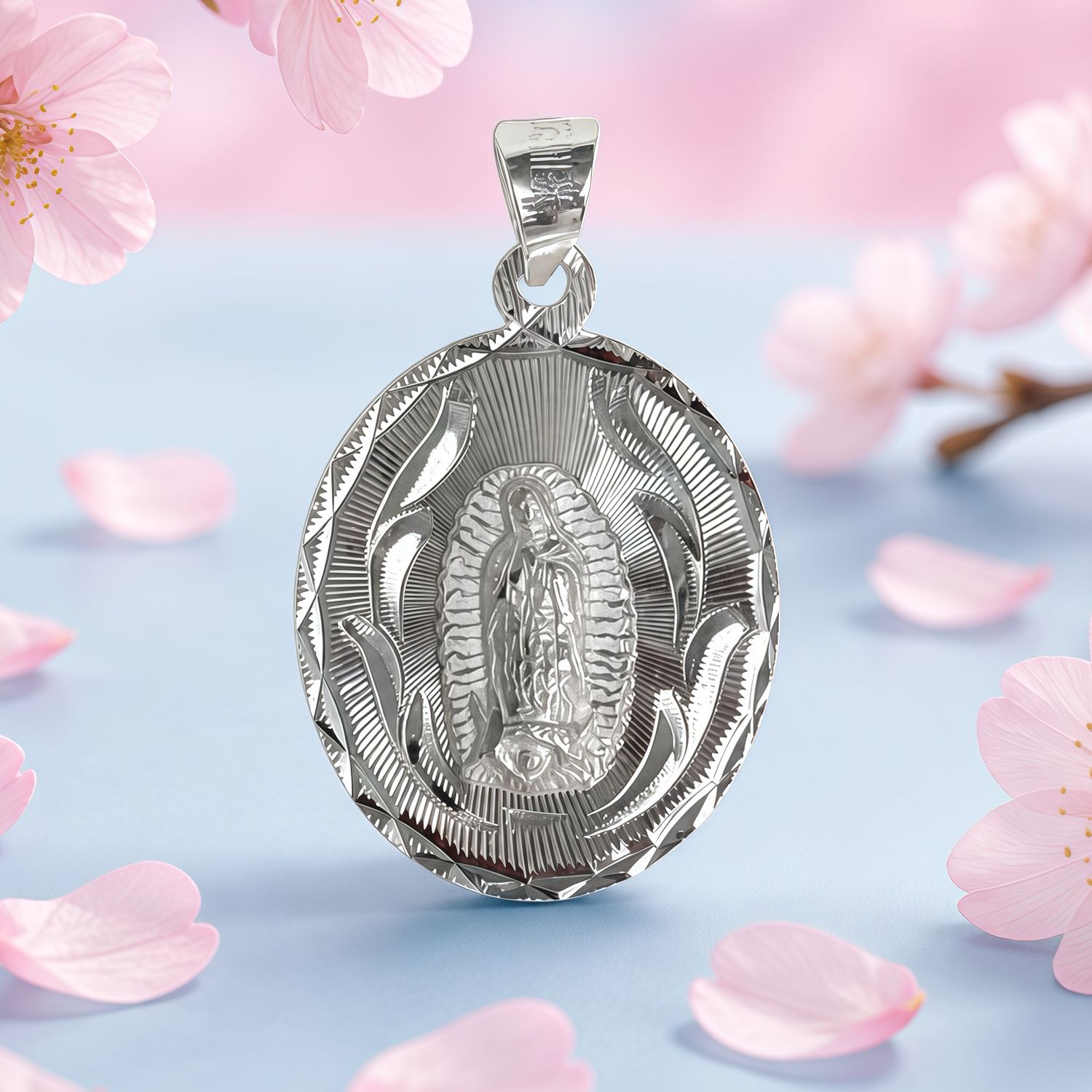 Medalla Diamantada Ovalada Virgen de Guadalupe 3.7cm Plata 925 mexicana