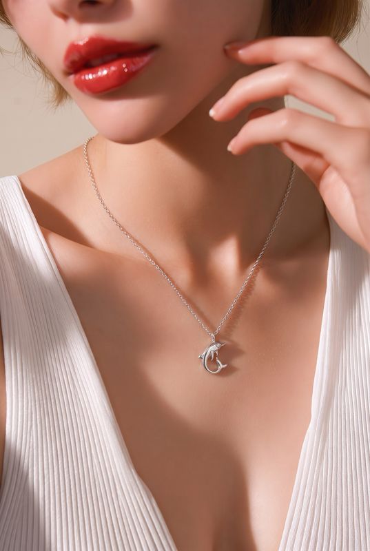 Collar Delfin mide 1cm, cadena 18" de largo Plata 925 Thailandesa