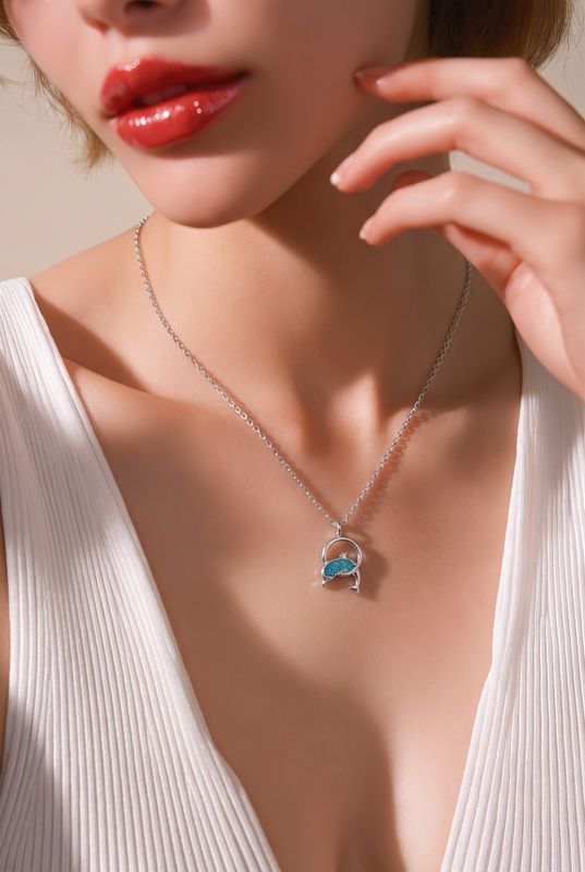 Collar Delfin Saltando mide 1cm, cadena 18" de largo Plata 925 Thailandesa