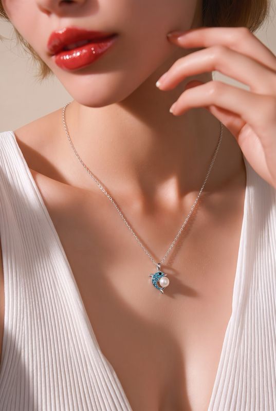 Collar Delfin Azul Perla mide 1cm, cadena 18" de largo Plata 925 Thailandesa