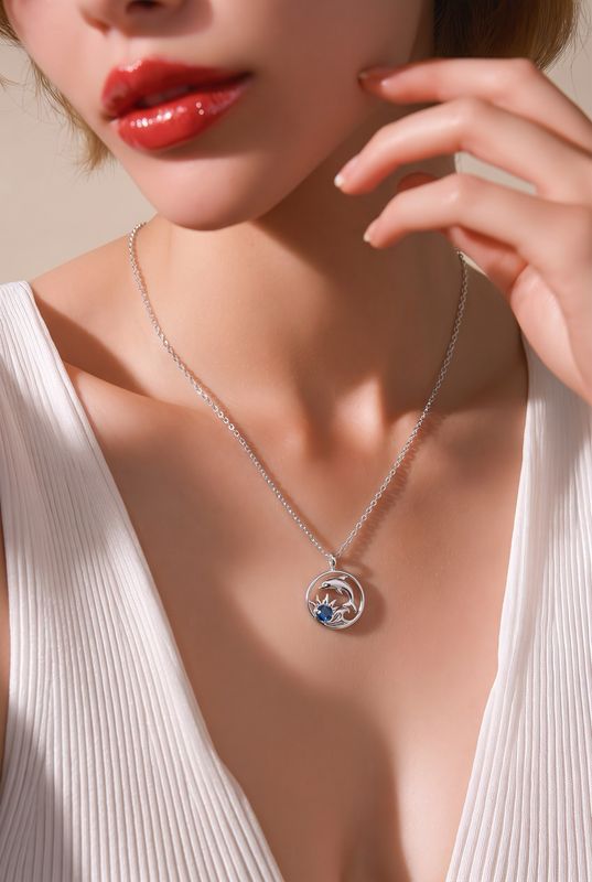 Collar Delfin Saltando mide 1cm, cadena 18" de largo Plata 925 Thailandesa