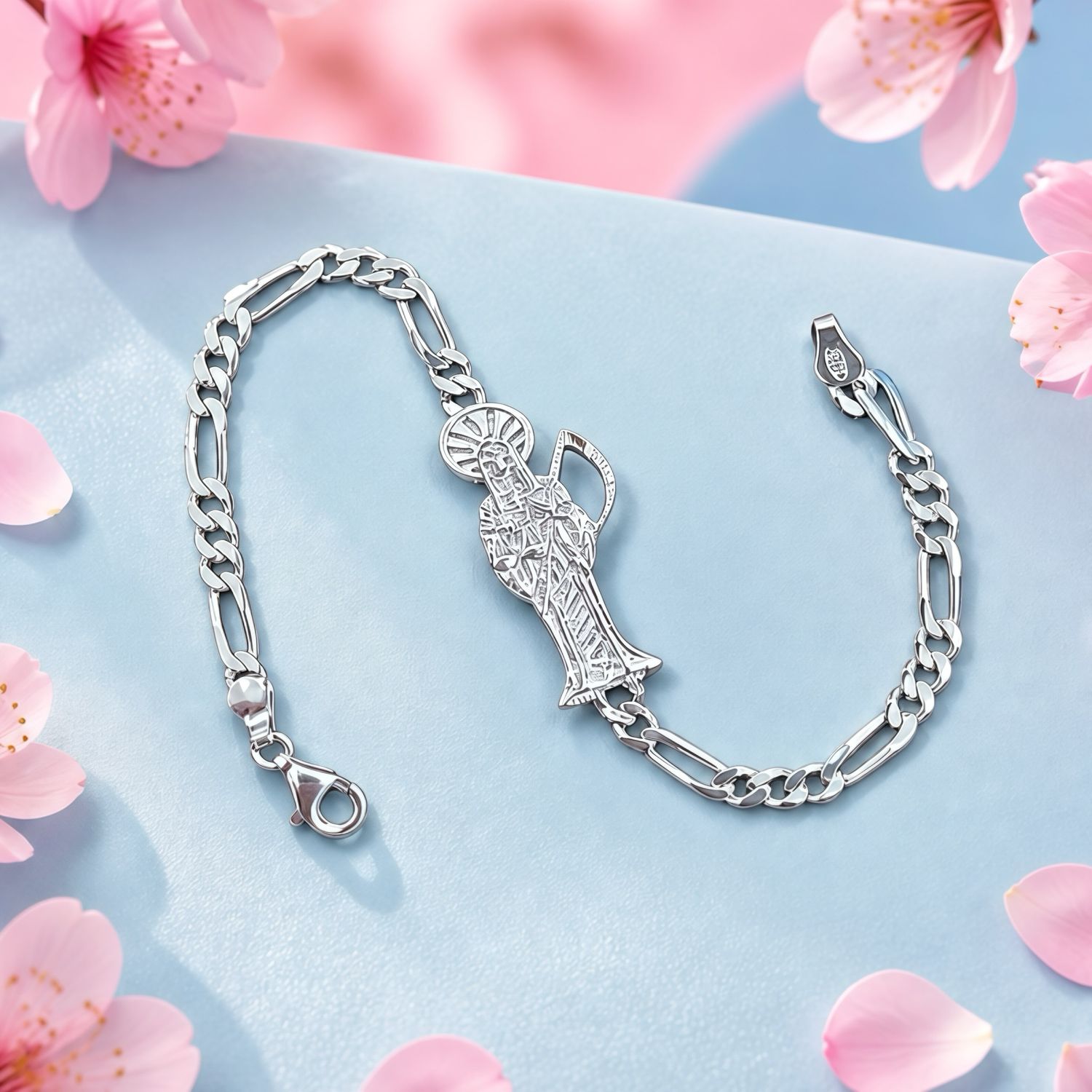 Pulsera Estilo Figaro Santa Muerte mide 7"de largo y 4mm de ancho la cadena Plata 925 con Rodio