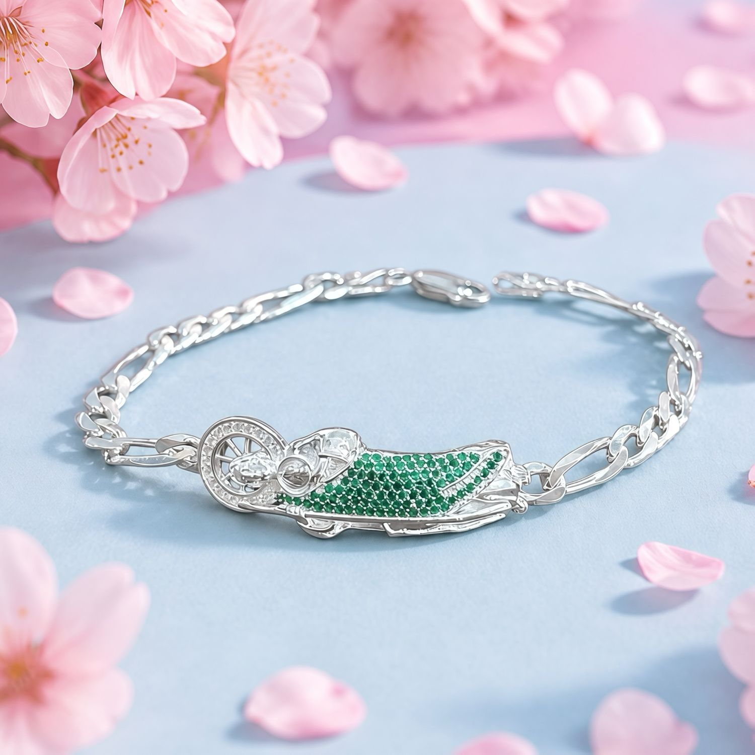 Pulsera Estilo Figaro con San Judas Manto Verde, mide 8; de largo, la cadena es de 5.4mm de ancho  Plata 925 Mexicana