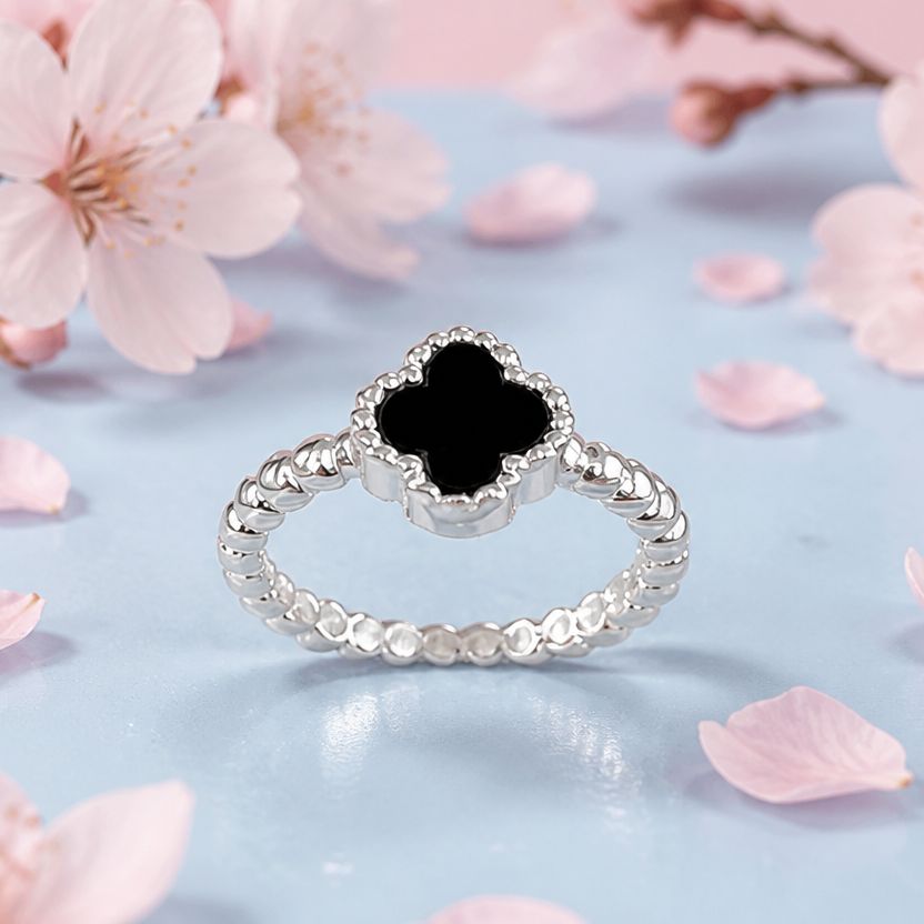Anillo Nina Trébol Negro talla 4.5 Plata 925