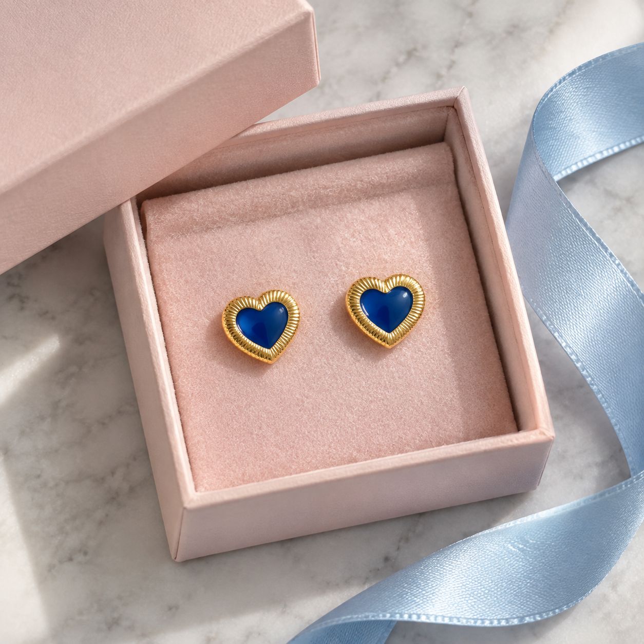 Broquel Diamantado Corazon esmaltado Azul  Oro 14K