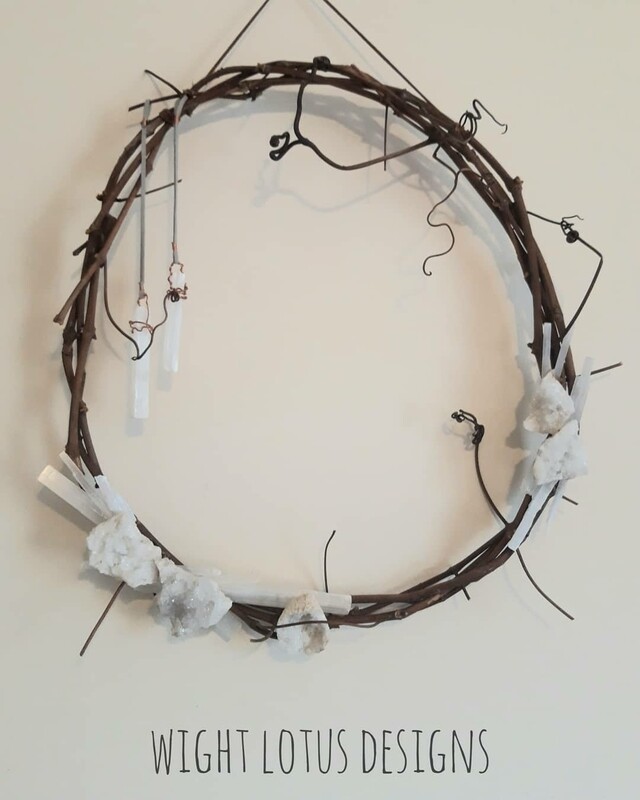 Willow Circle with Selenite and white geodes