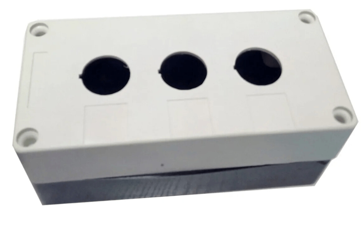 LAY5BOX3B DIXSEN BOTONERA PLASTICA 3 ORIFICIOS BLANCA