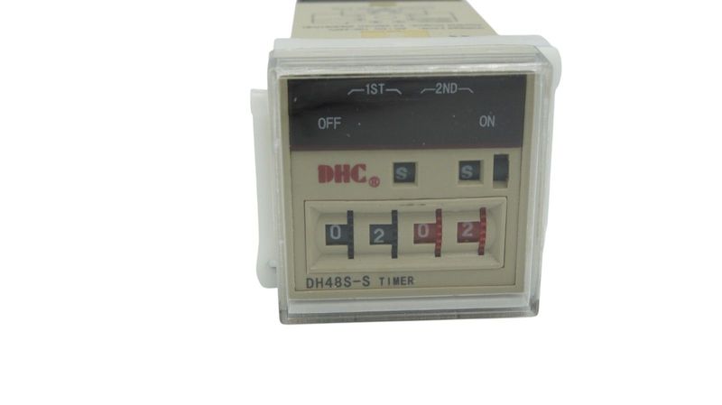 DHC48SS DHC TIMER 48X48 MM ASIMETRICO 1P-2T , 1S . . . 99M , 100-240V CA/CD