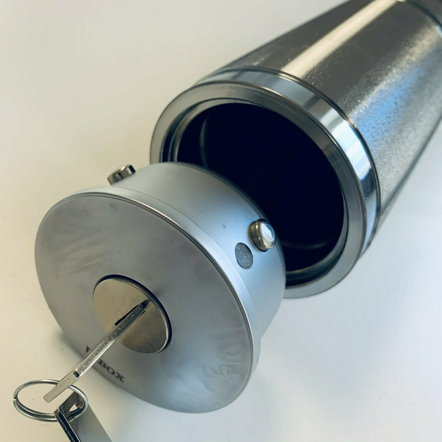 safemo-tube M 080/220, runder Wandtresor, Typ W-BOX safemo-tube M 080/220, runder Wandtresor, Typ W-BOX