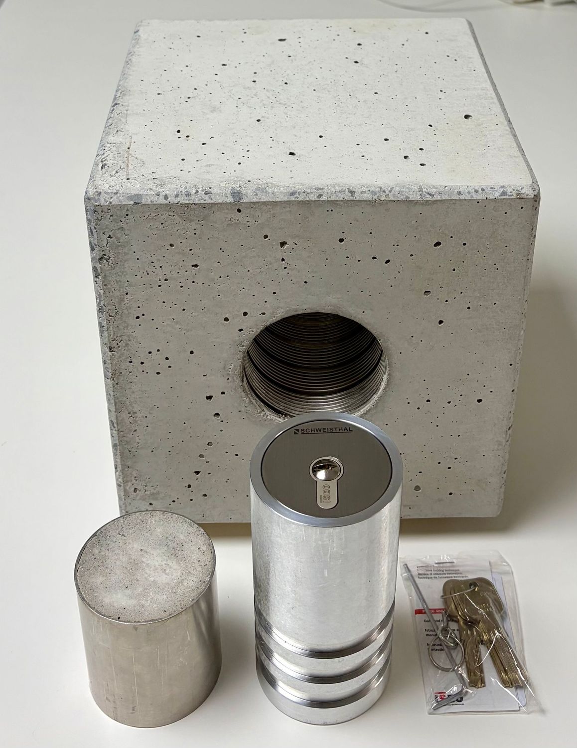 safemo-tube S 075/150 Classic-Ultra, rd. Wandtresor Typ Schweisthal. Inklusive passendem safemo-cube Montageelement aus Beton, Aussparung D80 mm Wellhüllrohr / Format 8DF-240, LxBxH= 240x240x238 mm safemo-tube S 075/150 Classic-Ultra, rd. Wandtresor Typ Schweisthal. Inklusive passendem safemo-cube Montageelement aus Beton, Aussparung D80 mm Wellhüllrohr / Format 8DF-240, LxBxH= 240x240x238 mm