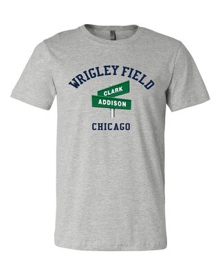 Wrigley Field Chicago Clark and Addison Street Sign Men&#39;s T-shirt