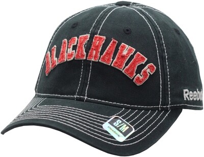 Blackhawks Distressed Arched Flex Fit Hat (S/M)