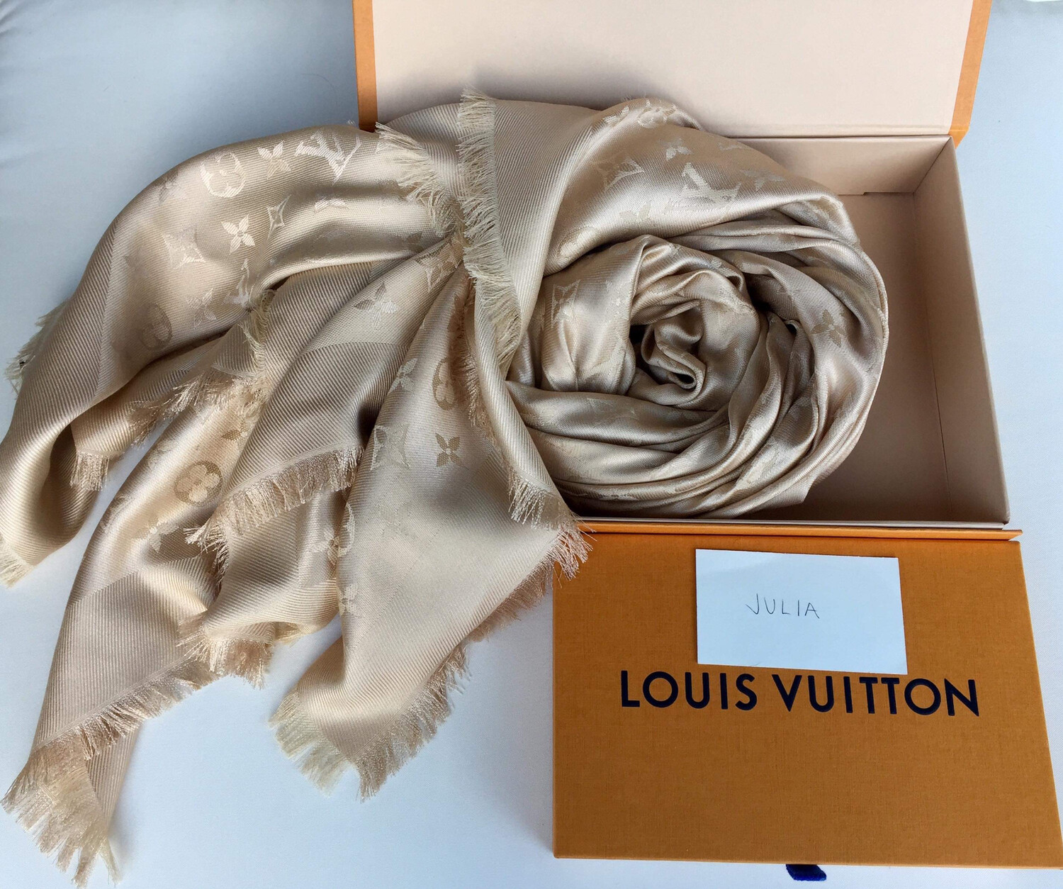 Louis Vuitton Dune Monogram Shawl WA001