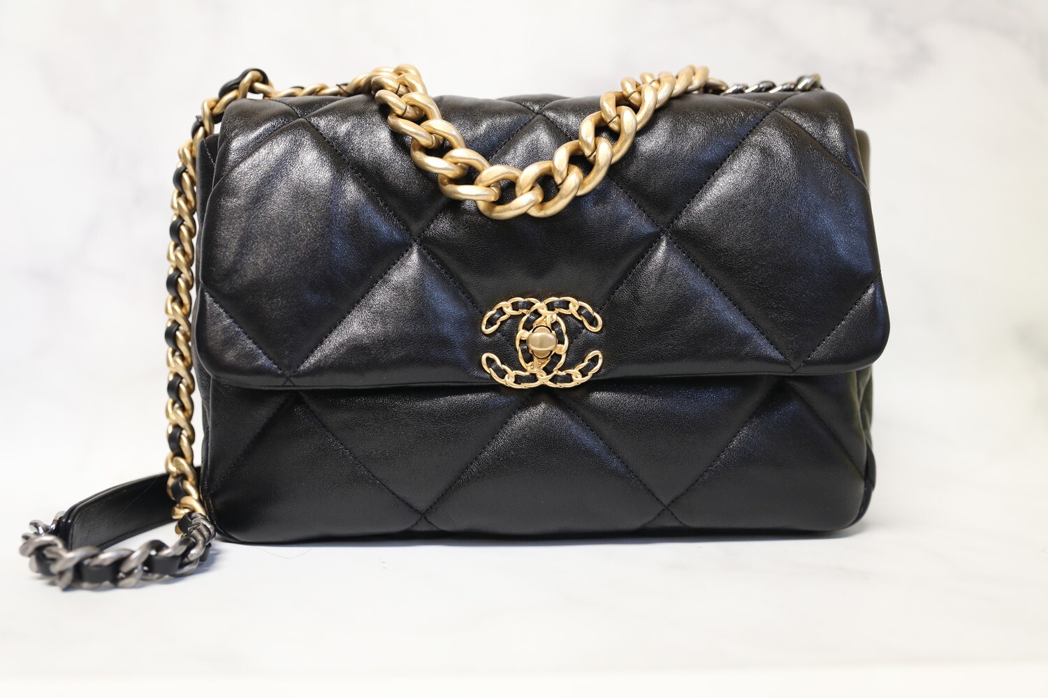 CHANEL Lambskin Quilted Medium Chanel 19 Flap Navy Blue 1237210