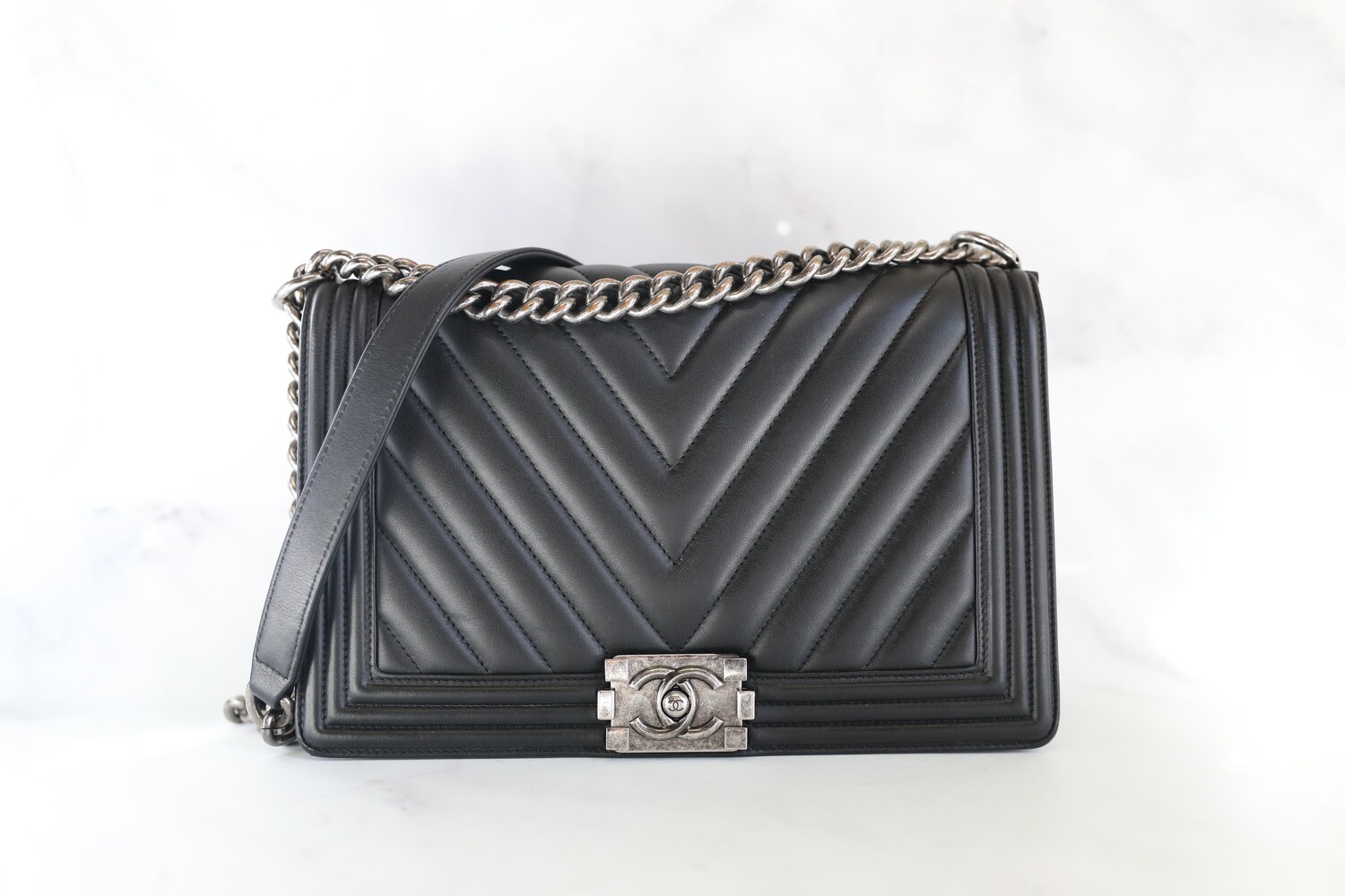 Chanel Boy Large (new medium) calfskin with ruthenium hardware, preowned In dustbag