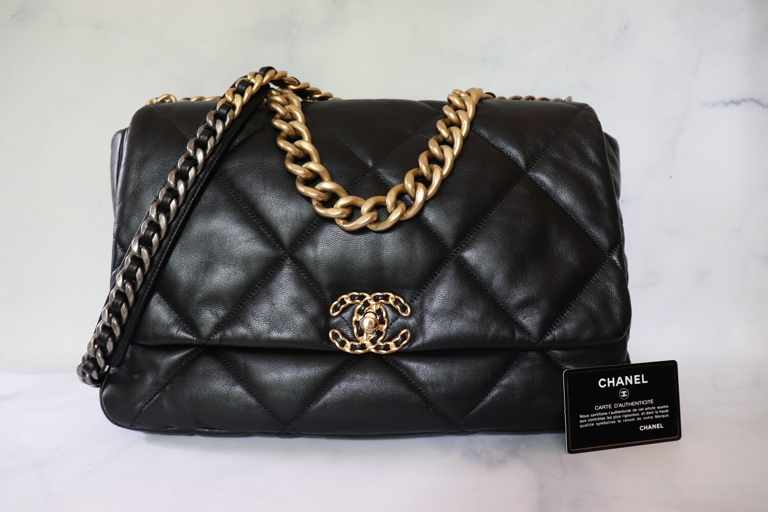 Chanel 19 Maxi Black Preowned in Dustbag