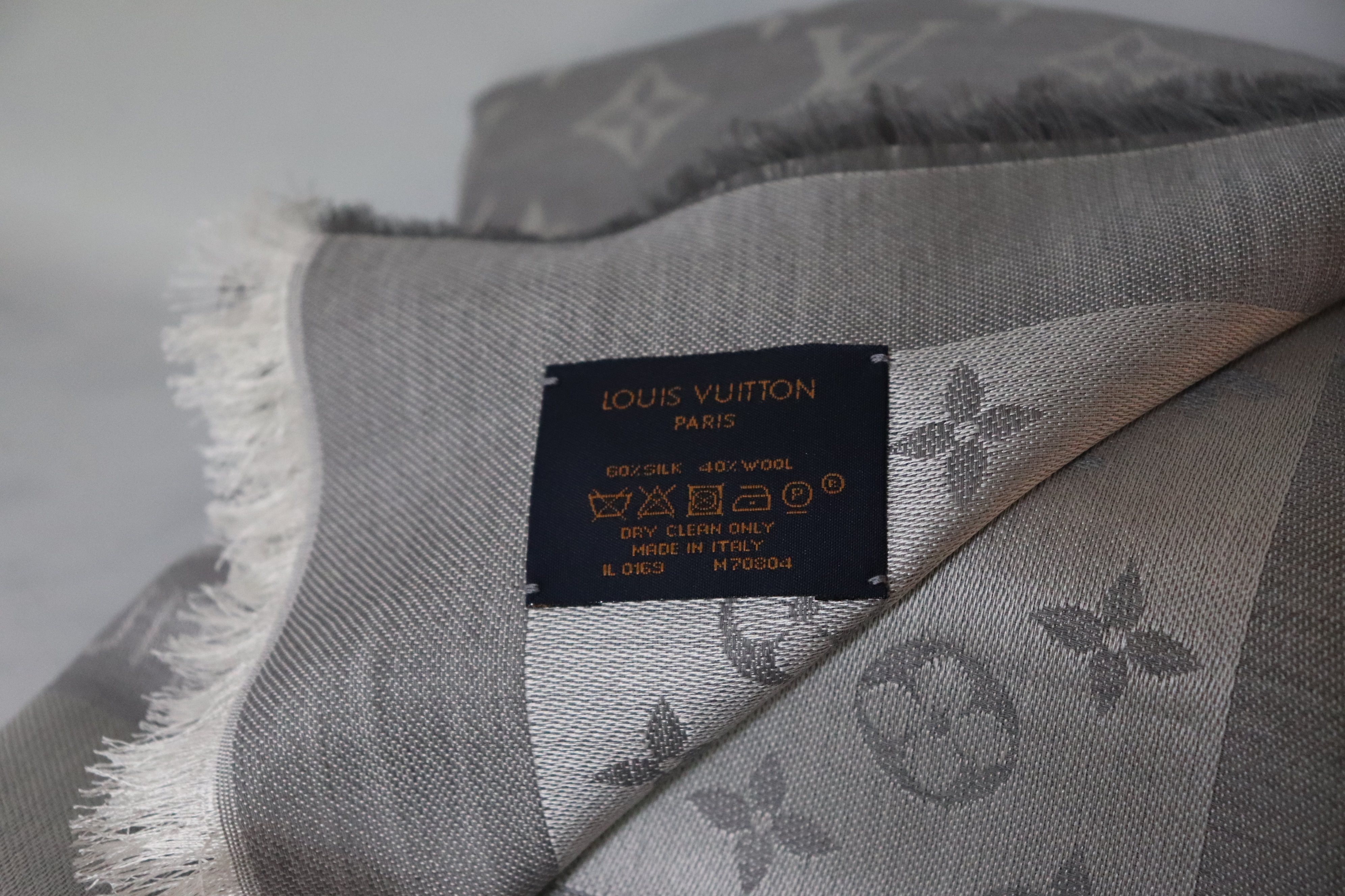 Louis Vuitton Shawl Grey Denim, M70804 - MA001
