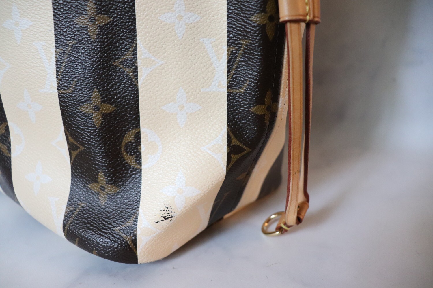Louis Vuitton Neverfull MM Rayures Preowned No Dustbag