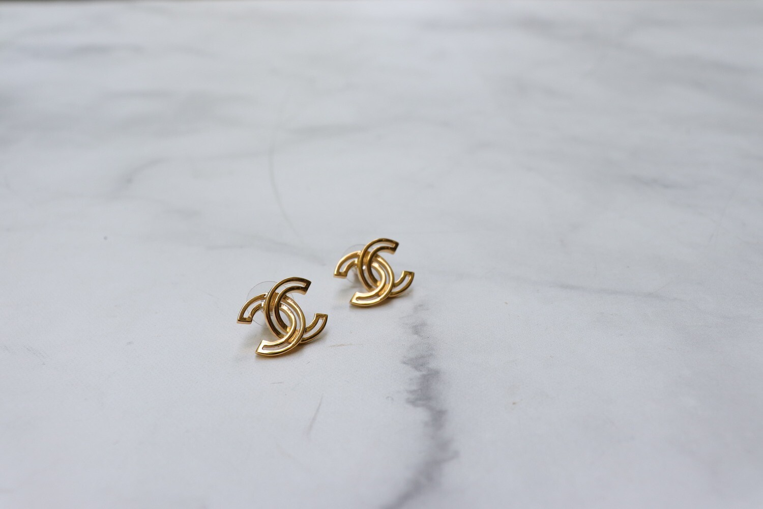 Chanel Earrings Studs Gold Outline 20B, New in Box