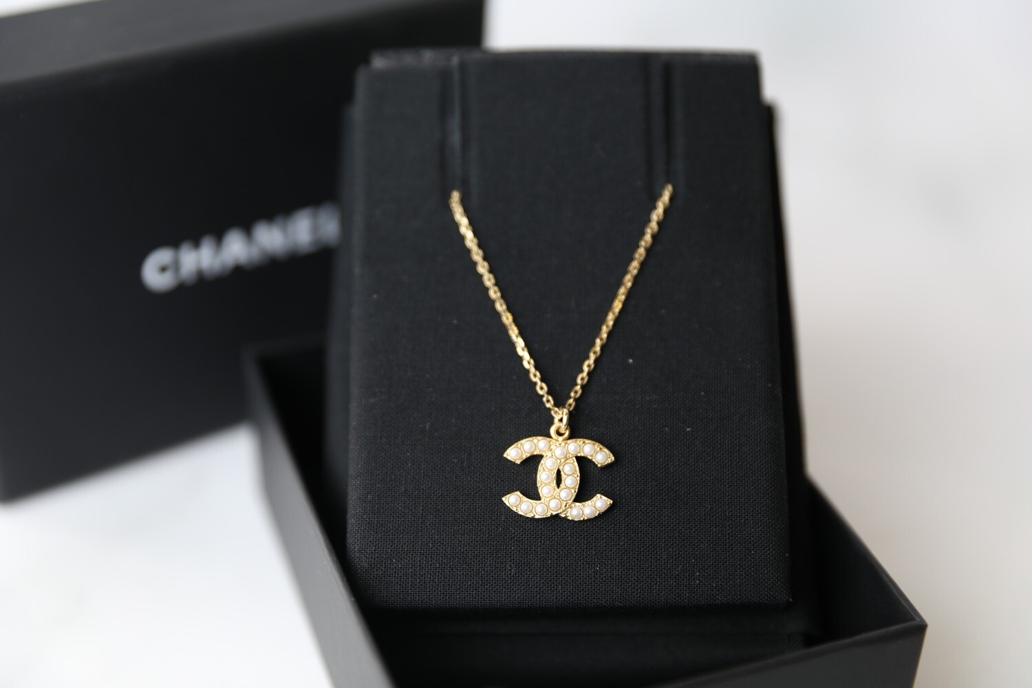 Chanel Necklace with pearl, Gold Tone, New in Box WA001