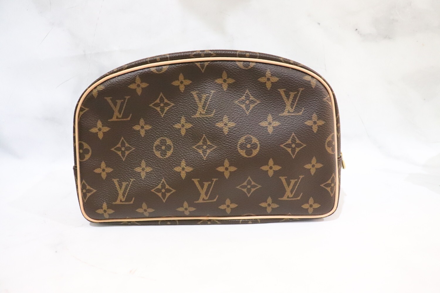 Louis Vuitton Toiletry Monogram, Preowned in Dustbag