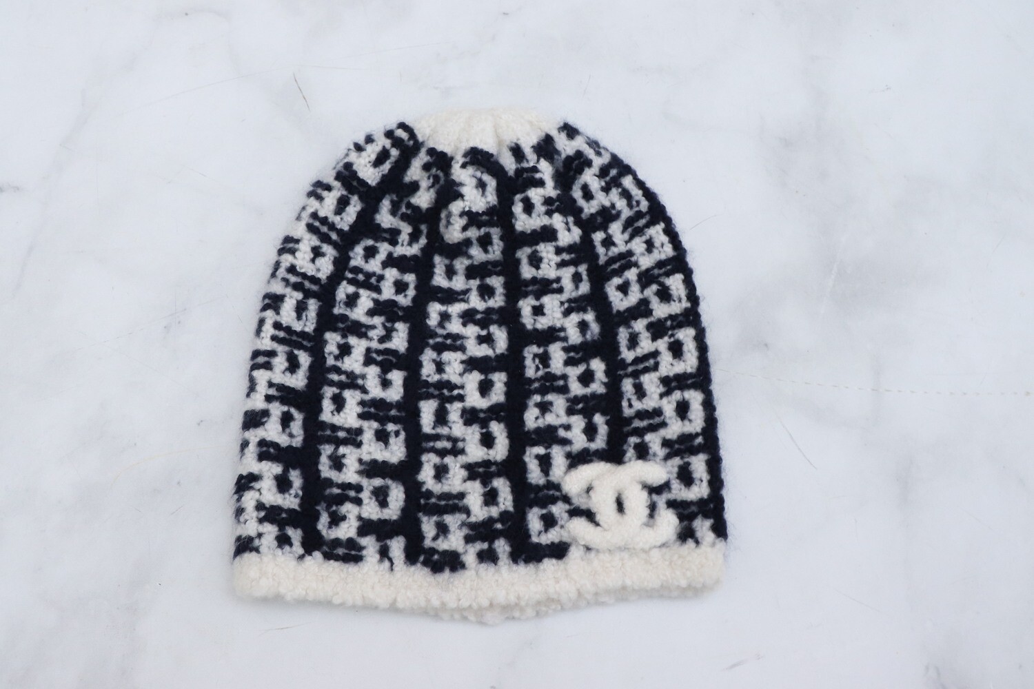 Chanel Cashmere Hat, Navy and White, Like New - No Box WA001