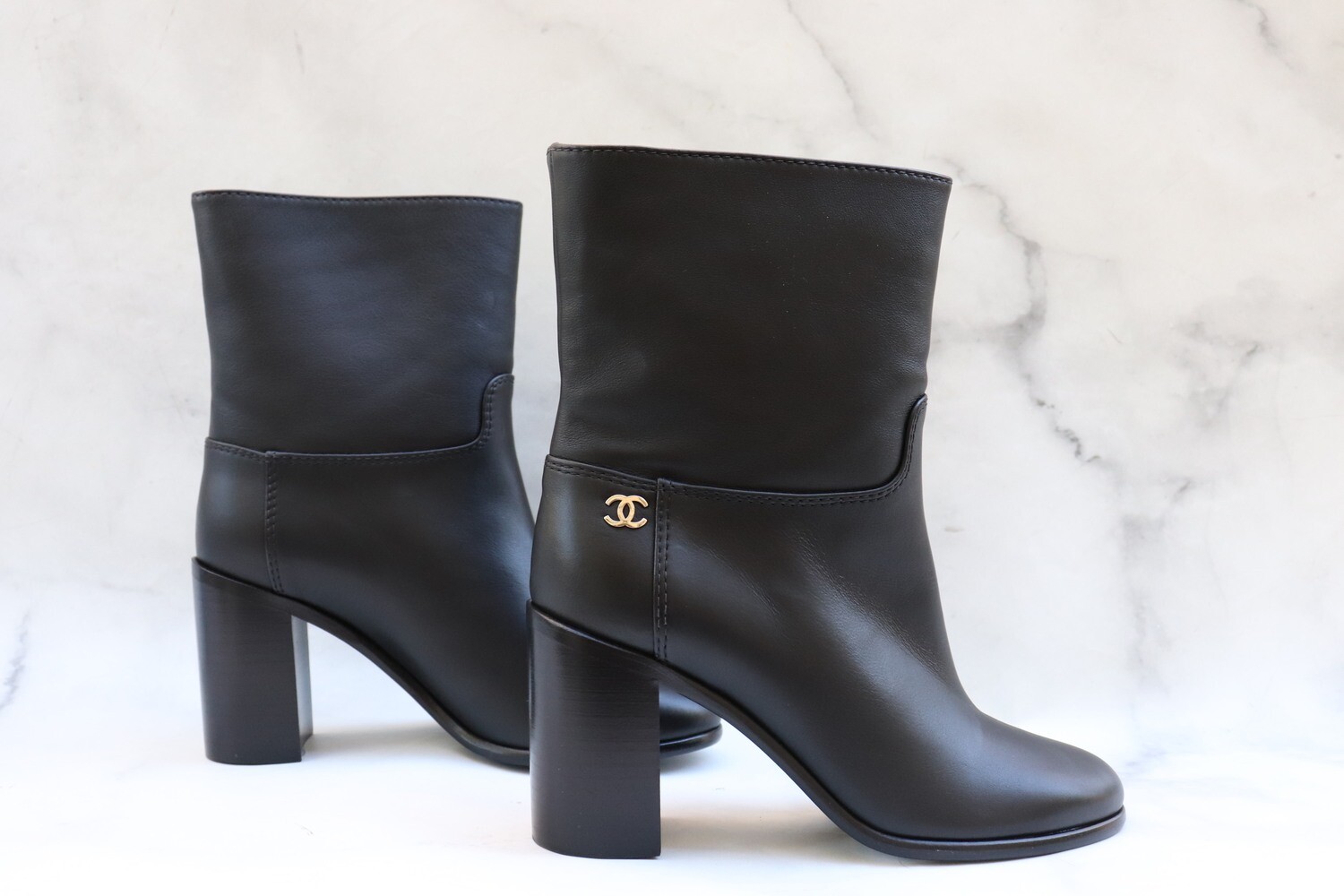 Chanel Boots, Black, Like New, Size 35 - No Box
