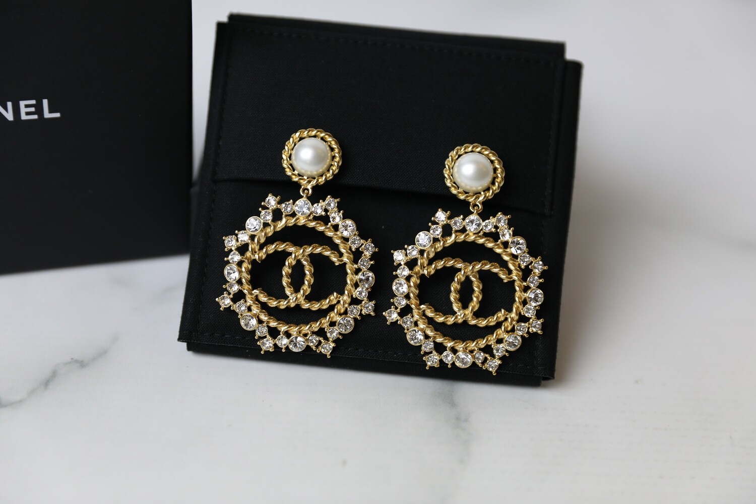 Chanel Circle CC with pearl and Crystal, Clip on New in Box WA001