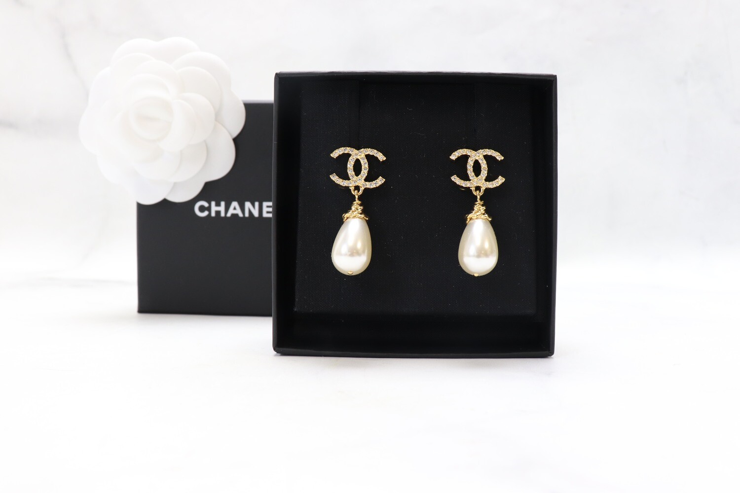 NWT Chanel RUNWAY XL CC Logo Pearl Crystal Gold Tone Large Drop