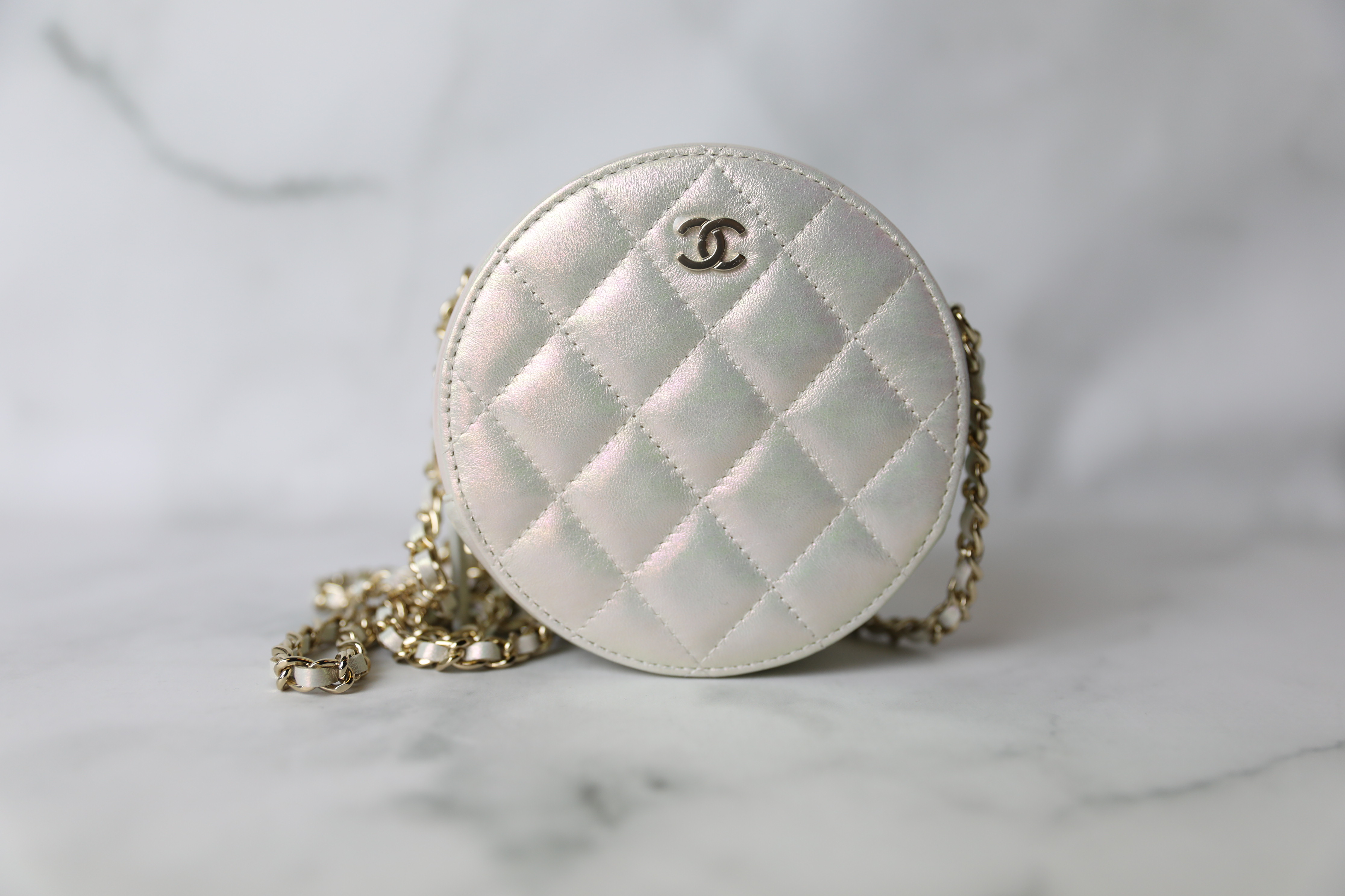 CHANEL Calfskin Quilted Pearl Round Clutch With Chain Light Pink 706949