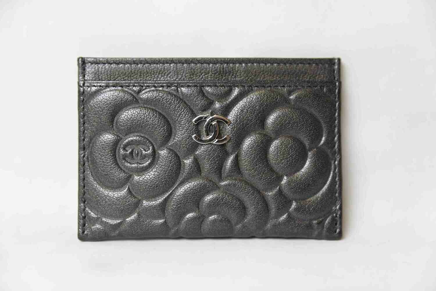 Chanel Camellia Cardholder, Grey calfskin with Silver hardware, Preowned in Box WA001