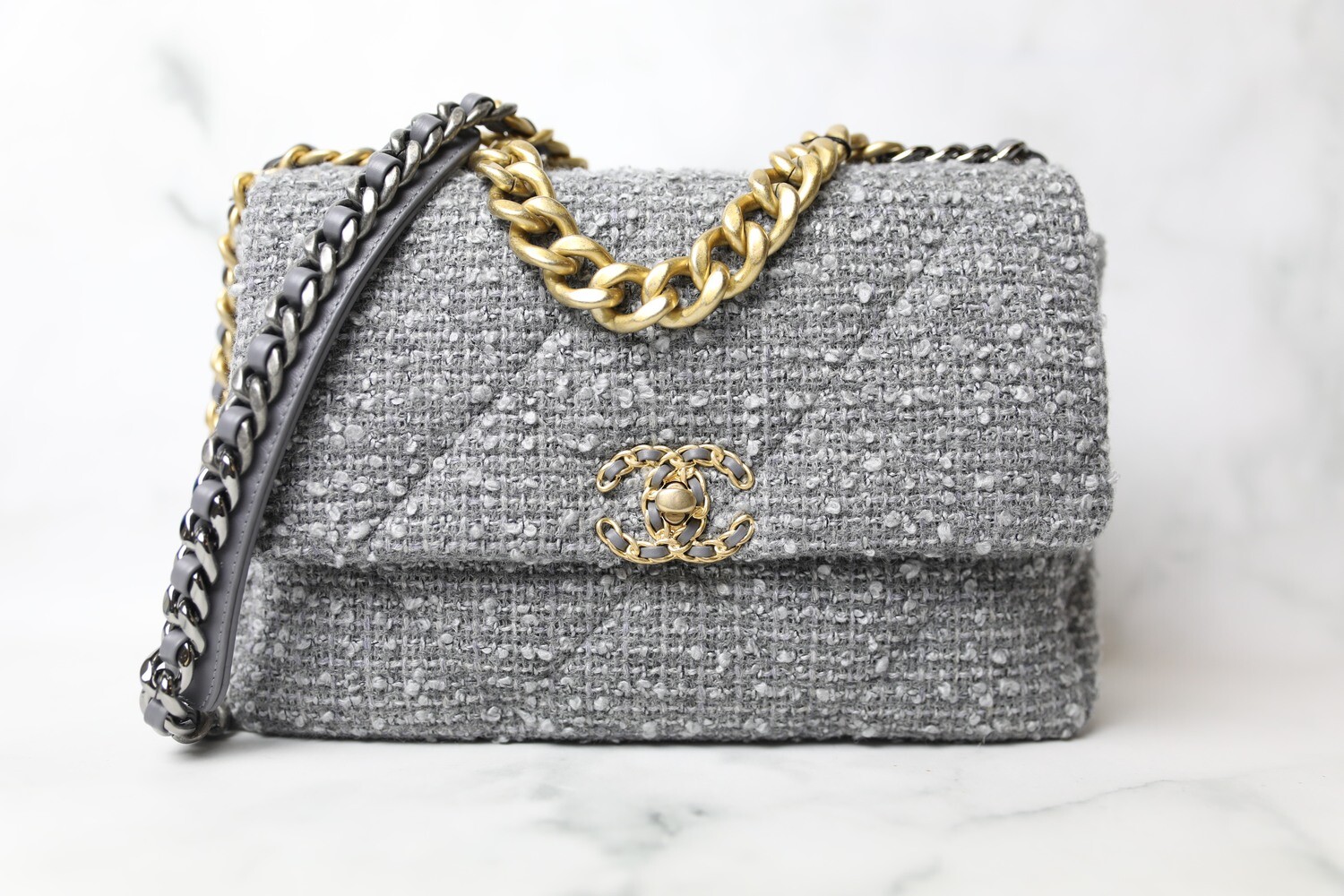 Chanel 19 Jumbo Grey Tweed, New in Dustbag